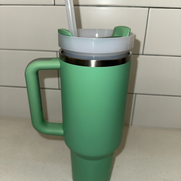 Stanley Green Tumbler with Handle - Picture 8 of 10